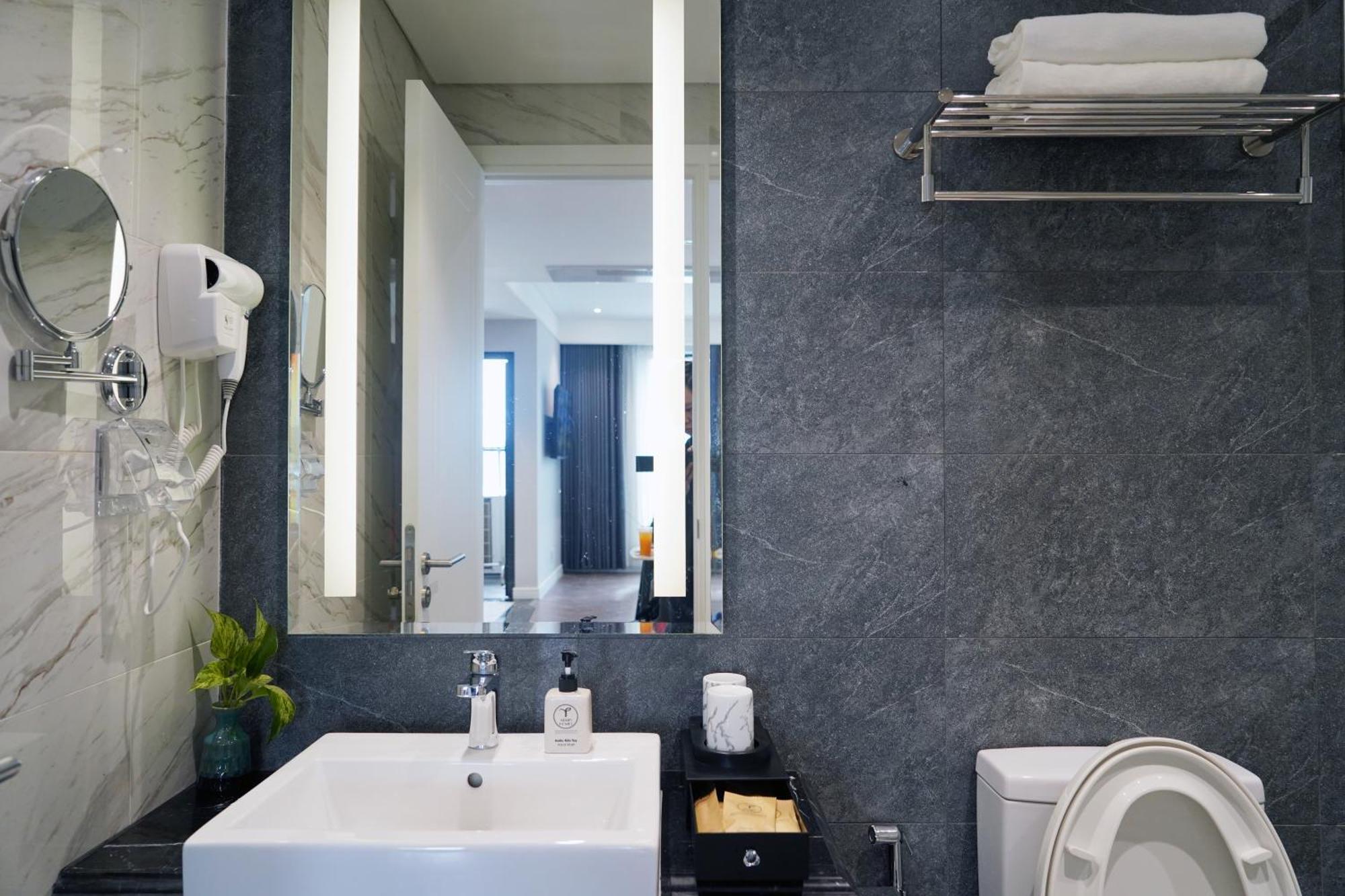 Armin Homes Altara Residences Куи Нхон Екстериор снимка