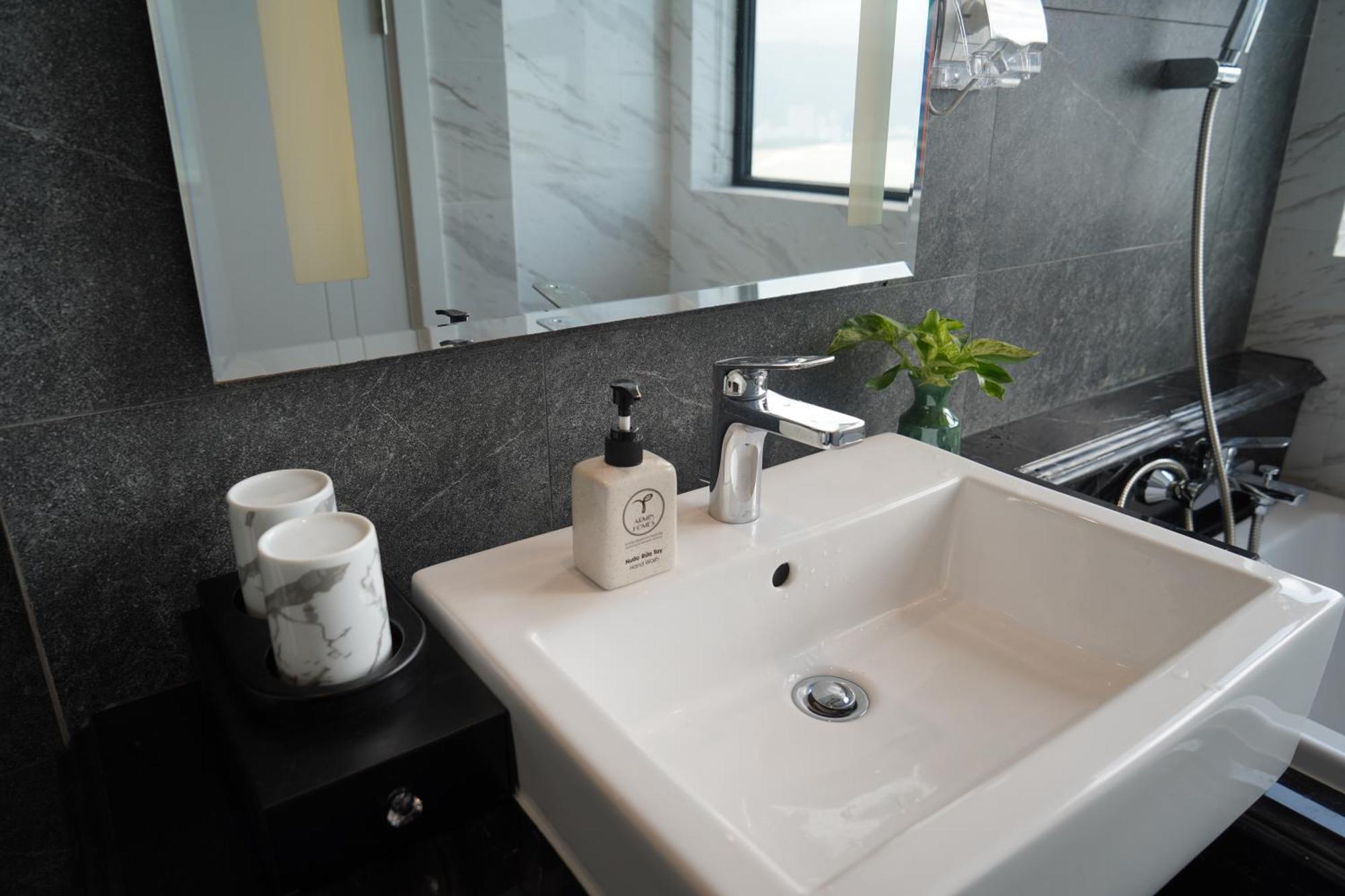 Armin Homes Altara Residences Куи Нхон Екстериор снимка
